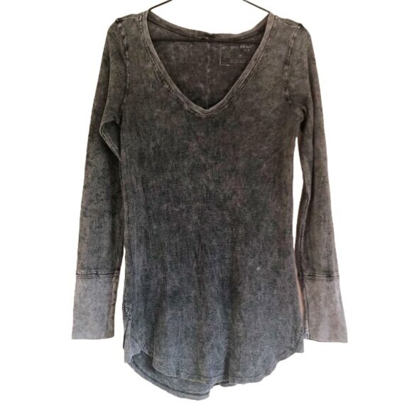 We The Free People Slim Fit Acid Wash Gray Blue V-Neck Thermal Waffle Knit Top M - Picture 1 of 10